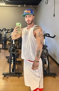 Darwin_Horny Public Pic 6