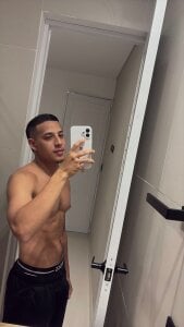 Noah_Blackk Public Gambar