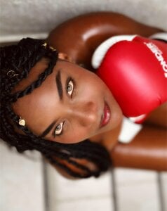 Coral_Lise Sexy black and strong Photo 9
