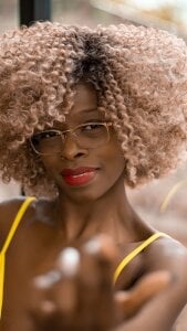 ScarleetSmith Scartlet in Yellow Bilde