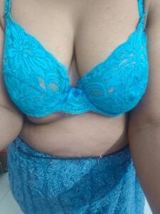 Hot-Tinaa Public Pic 2