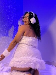 memphiswilliam Curvy Winter Heat ❄💗 Pic 2