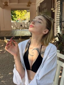 Mary_Harriss pool Pic 2