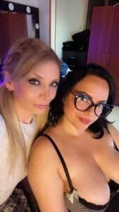 HoneyblakeandEmmagrey Public Pic 4