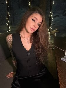 Anna_Six Public Pic 5