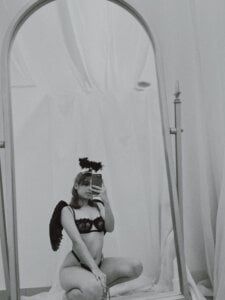 Mia_Tokkio a little black angel 🖤🤍 Pic 4