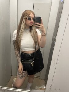 hi_im_Eva Public Pic 4