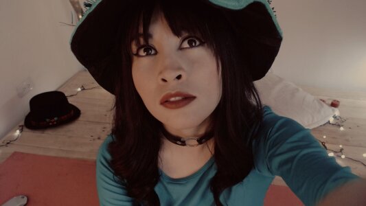 isis_diosa I am a Christmas tree Pic 6