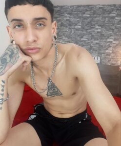 Exotic_guys212 Public Pic 5