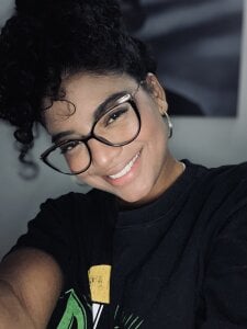 Carlymonroee_ Public Gambar 2