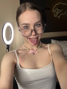 MaliaBourraine what are you thinking? Pic 3