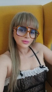 Cougar_Milff Curvy But Determined 😈 Gambar