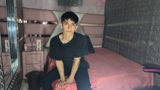 ElanGiraldo Public Pic 3