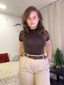 Anna_Nicol business lady Pic 5