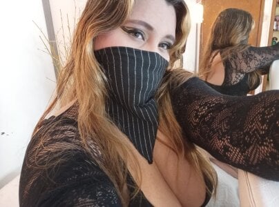 SalmaZaman A sexy arabe in black Pic 7