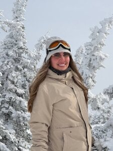 Kelly_Hardy I spent this weekend at a ski resort. 🏔️ So much snow at an altitude of 3000 meters❄️🎿. صورة واحدة|Kelly_Hardy I spent this weekend at a ski resort. 🏔️ So much snow at an altitude of 3000 meters❄️🎿. صورتان|Kelly_Hardy I spent this weekend at a ski resort. 🏔️ So much snow at an altitude of 3000 meters❄️🎿.  3 صور|Kelly_Hardy I spent this weekend at a ski resort. 🏔️ So much snow at an altitude of 3000 meters❄️🎿.  3 صورة