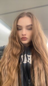 CharlotteKell Public Pic 5