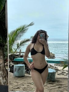 Zaira_Baan EL MAR Y SUS CURBAS Gambar 5