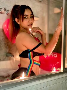 Sara_Noa exciting shower Pic 2