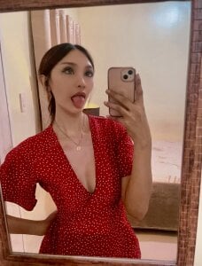 UrIdealGirl_Jade Public Pic