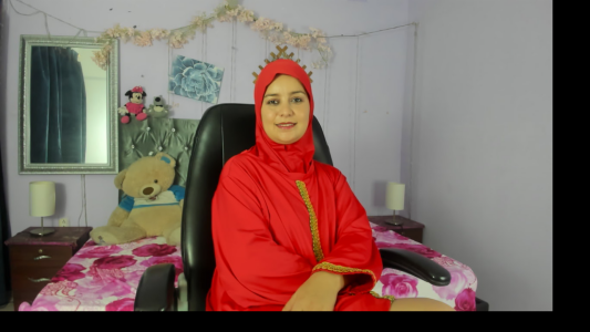 BadraSaadiのI want to enjoy some time with you in private today.の枚の写真