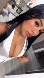 Chloee_Tailor Public Pic 3