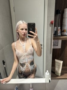 RanyThomson 🖤 Pic 4