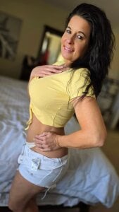 HOTWIFEVenessa69 HOT MOM NEXT DOOR Pic 4