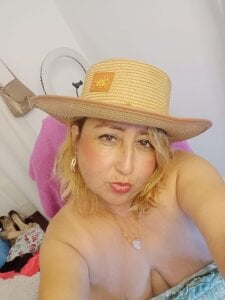 Xileny-Halliwey Public  3টি ছবি