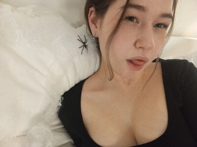 HopeKou Sexy cleavage Pic 2