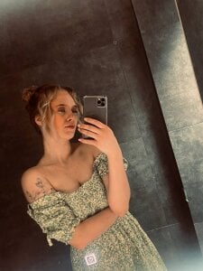 Casey_Sweeet Public Pic 6