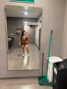 nurbanu_hatem Leg day💙 Pic 2