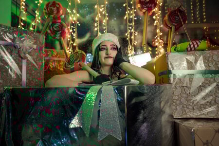 Charlotte_Germanotta_ Merry Christmas Pic