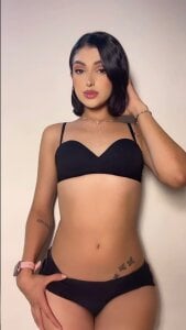 rihannagil Shorts Gambar