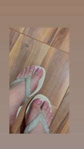 bubble_redDo you want to suck my beautiful feet? 👿图片 3