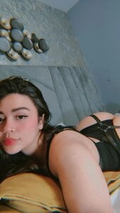 KimDevinne “Admit something… you’re already under my spell 👑🔥” Hình 3