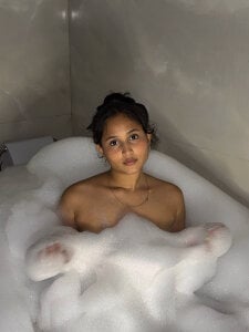 Come with me to the jacuzzi 😋 od laly_spank  7 snímek