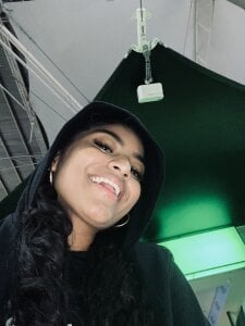 Carlymonroee_ Public Gambar 3