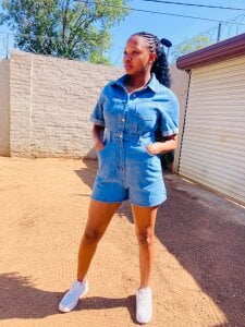 MilfBoobsxx Public Pic 3