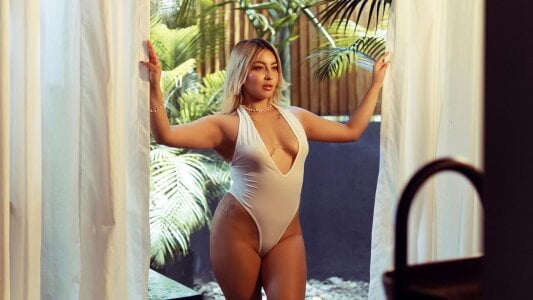 Elina_Hills Wet and hot Pic