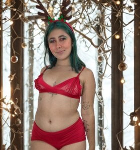 Skarlet_04 Merry Christmas 🎄🎁🦌 Pic 4
