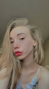 HollyBiirch Public Pic 3