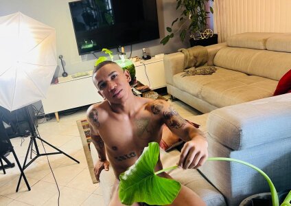 mcmax_huge hot boy Pic 3