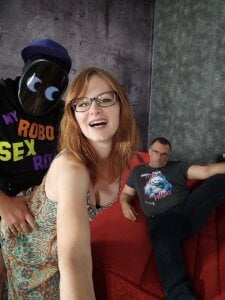 Nympho-Mona, Hasi & Robo Sex Boy de die-EinHORNY-WG  2 fotos