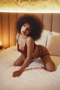 sofia_kayのskinny sexy brown girlの 4枚の写真