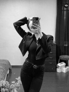 AylaRuer Public Pic 4