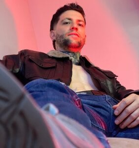 Supreme_Alpha: Public ( 5 фото)