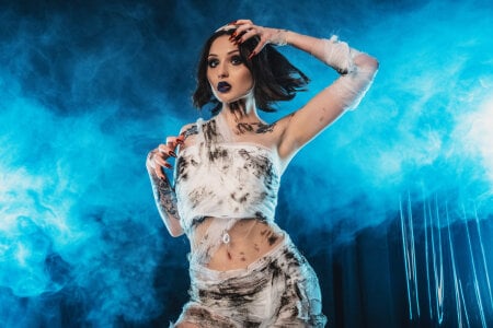 RoxiLester A sexy ghost in the darkness😈 Pic 7