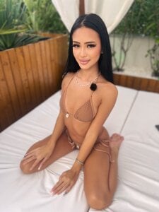 AngelaDesire Public Poză