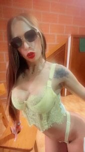 zinnia_mosley 💛 Pic 2